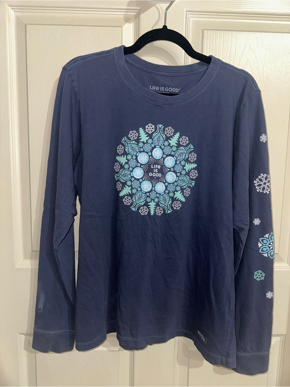 Life Is Good Navy Long Sleeve Tee with Snowflake Christmas design L Winter